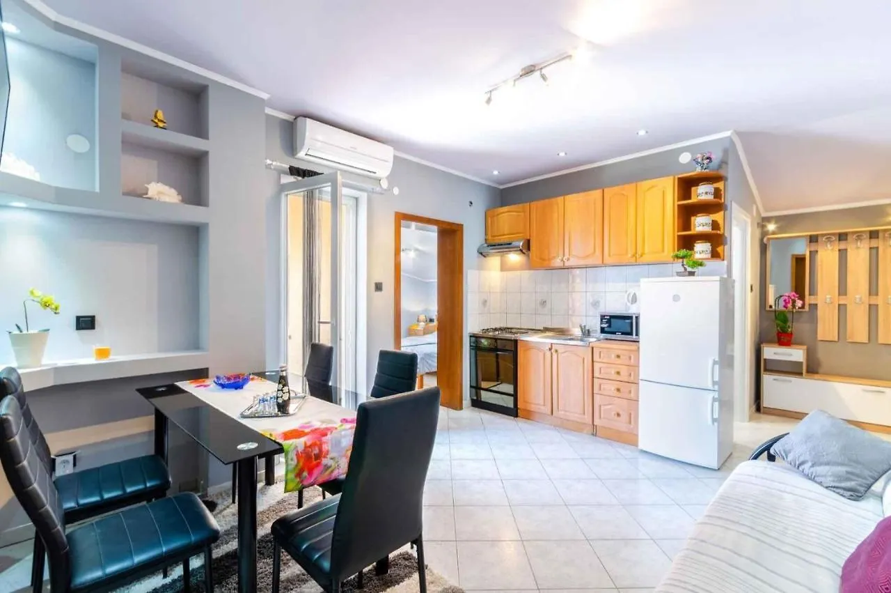 Apartment In Crikvenica 27606